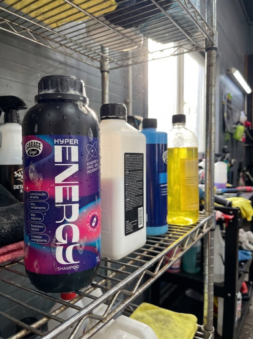 Hyper Energy na prateleira de uma estética automotiva